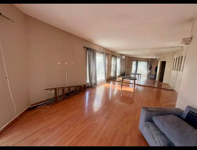3 BEDROOM PROPERTY TO RENT IN CORLETT GARDENS